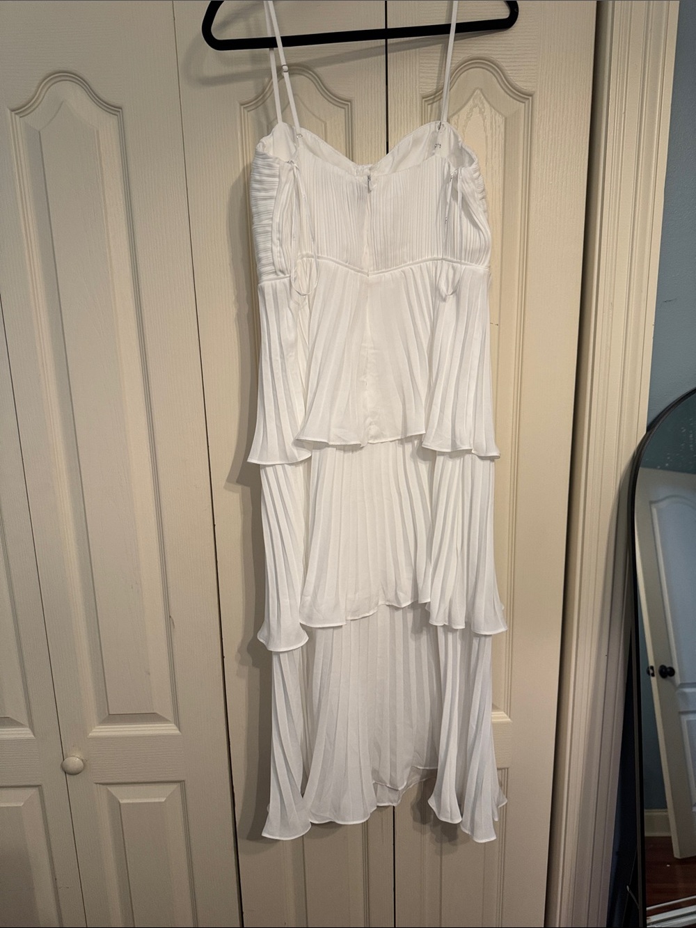 Lulu's White Tiered Dress with Spaghetti Straps, like new, never worn,size large - Picture 2 of 2
